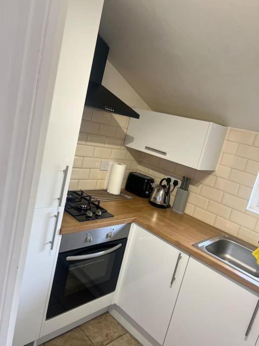 Large Modern Studio Flat Apartment Лондон Екстериор снимка