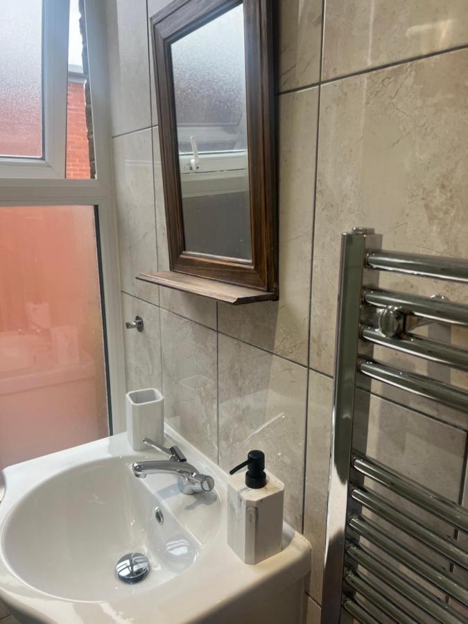 Large Modern Studio Flat Apartment Лондон Екстериор снимка